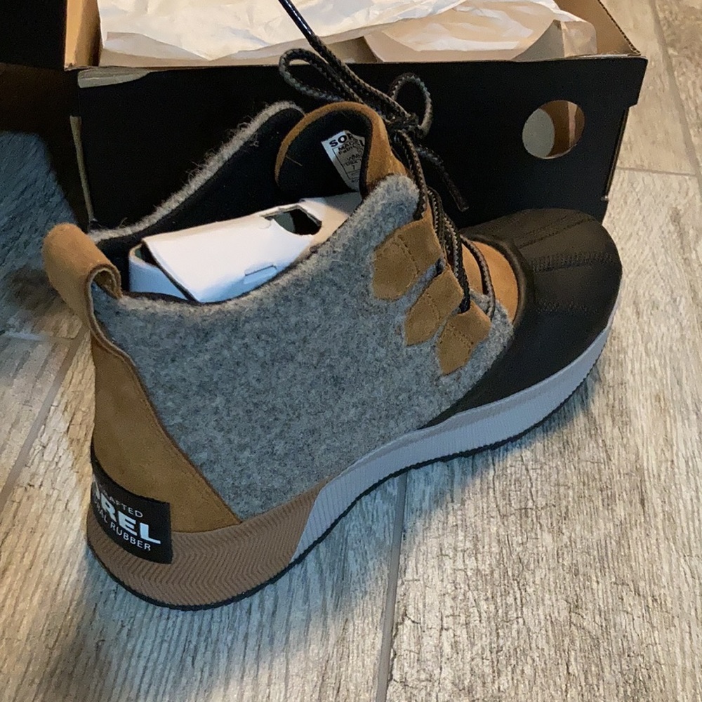 Sorel out n about size 7
